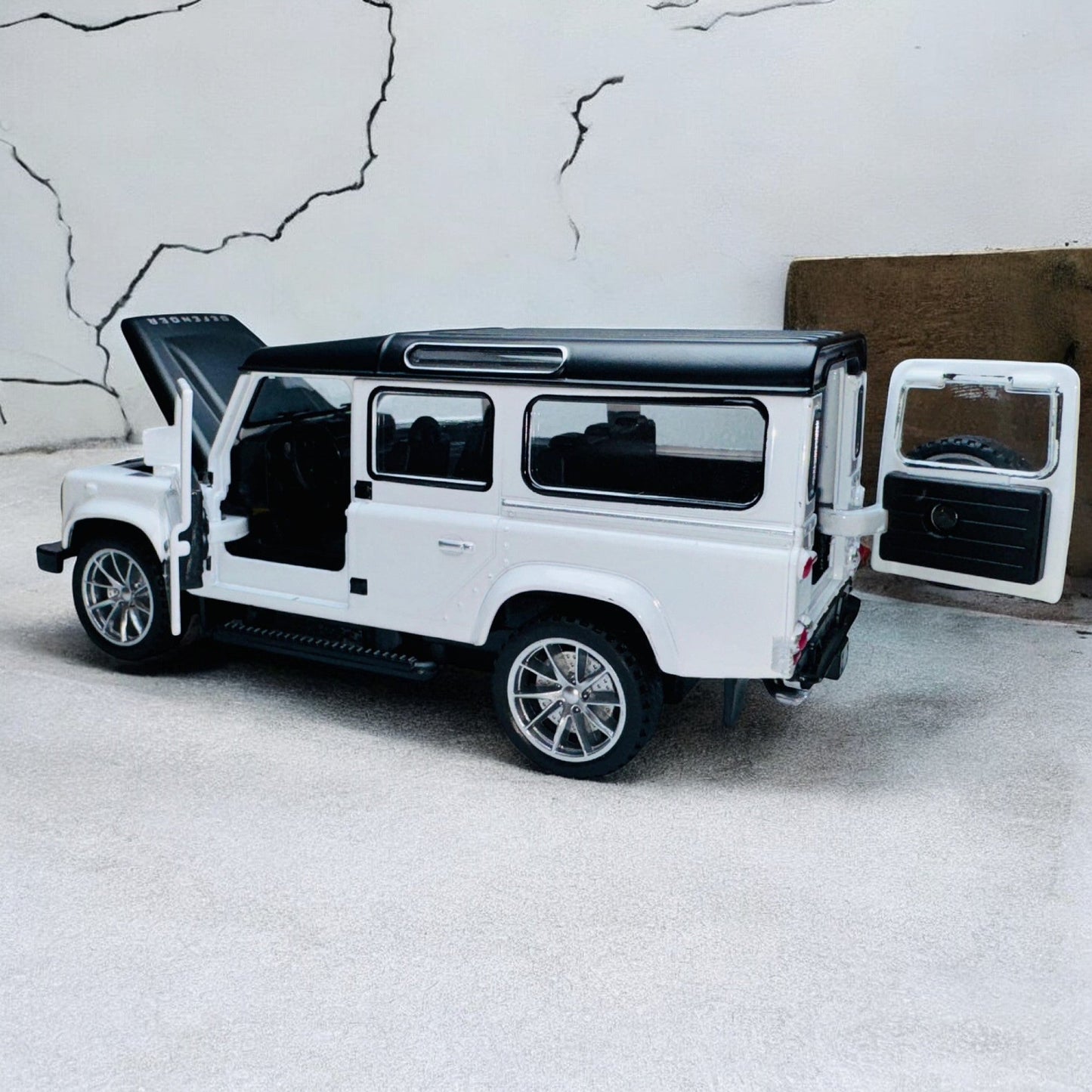 Land Rover Defender 110 1:24