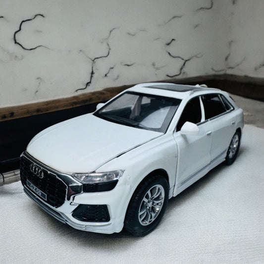Audi Q8 1:24